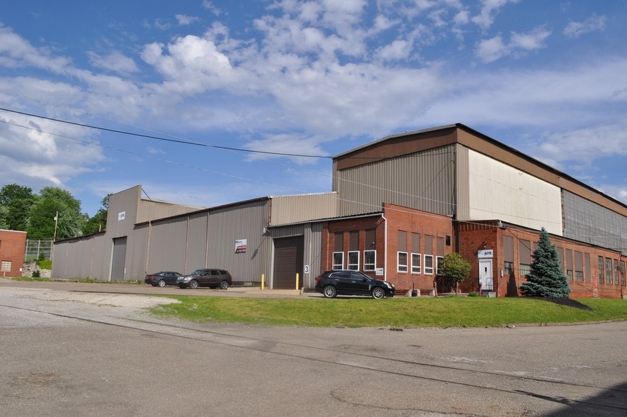 Primary Photo Of 225 Wetmore Ave SE, Massillon Warehouse For Lease