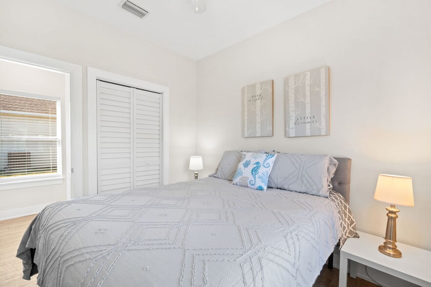 More Photos Of 2906 Sarah Jean Ct, Panama City Manufactured Housing Mobile Home Park For Sale