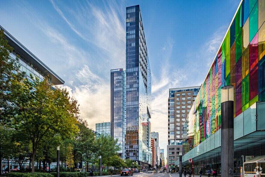 Primary Photo Of 385 Viger Avenue W Humaniti, Montréal Office For Lease