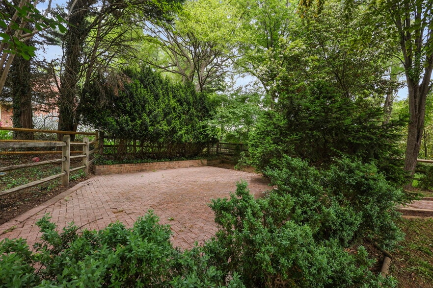 More Photos Of 9725 Lookout Pl, Gaithersburg Healthcare For Sale