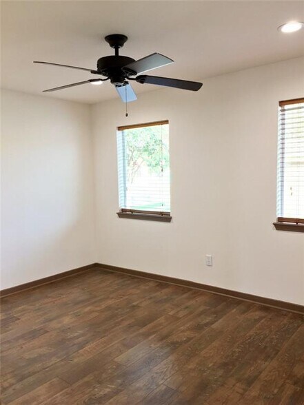 More Photos Of 302 E Milam St, Round Rock Office For Lease
