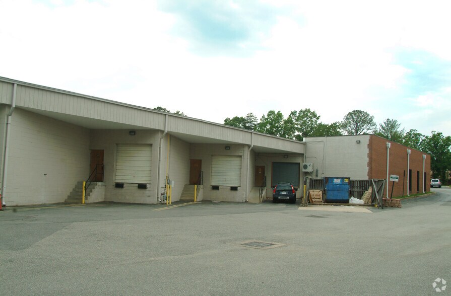 More Photos Of 3955-3979 Deep Rock Rd, Richmond Light Distribution For Lease