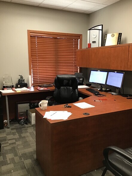 More Photos Of 3 Executive Ct, South Barrington Medical For Lease