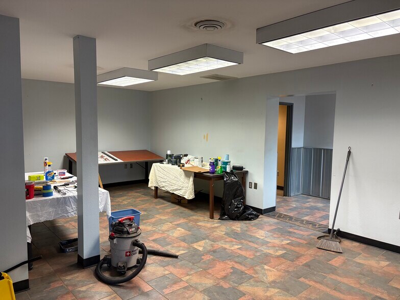 More Photos Of 405 John Ave, Superior Auto Repair For Lease