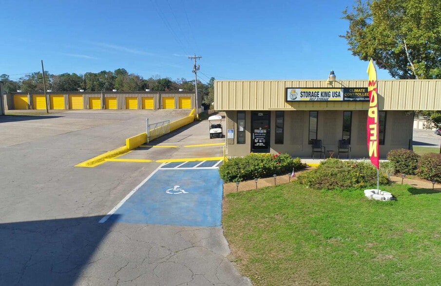 Primary Photo Of 942 Capital Cir NW, Tallahassee Self Storage For Lease