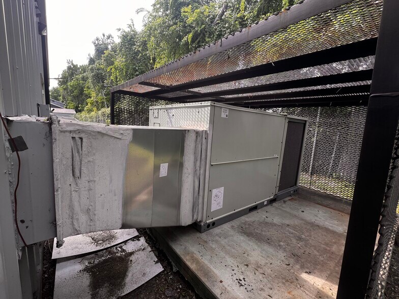 More Photos Of 11950 Alief Clodine Rd, Houston Light Distribution For Lease