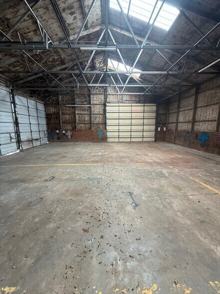 More Photos Of 7231 Mesco Dr, Bryan Warehouse For Lease