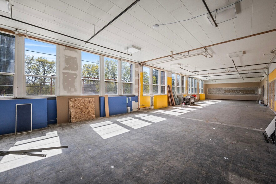 More Photos Of 115 NW State St, Pullman Loft Creative Space For Sale