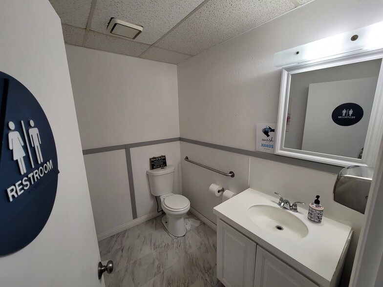 More Photos Of 1221 Cushman Ave, San Diego Service For Lease