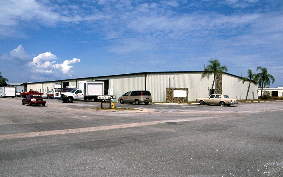 More Photos Of 12295 Automobile Blvd, Clearwater Warehouse For Lease
