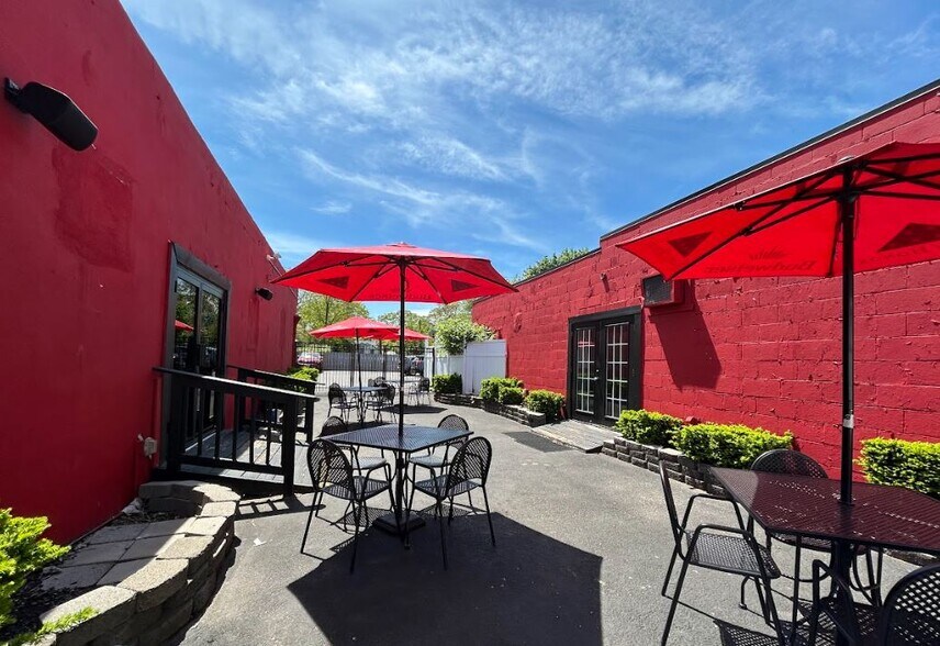 More Photos Of 742-746 Middle Country Rd, Selden Freestanding For Sale