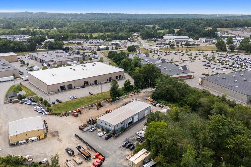 More Photos Of 26 Bixby Ave, Middleton Warehouse For Lease