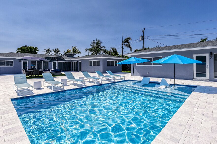 More Photos Of 2009-2025 NE 26th St, Wilton Manors Apartments For Sale
