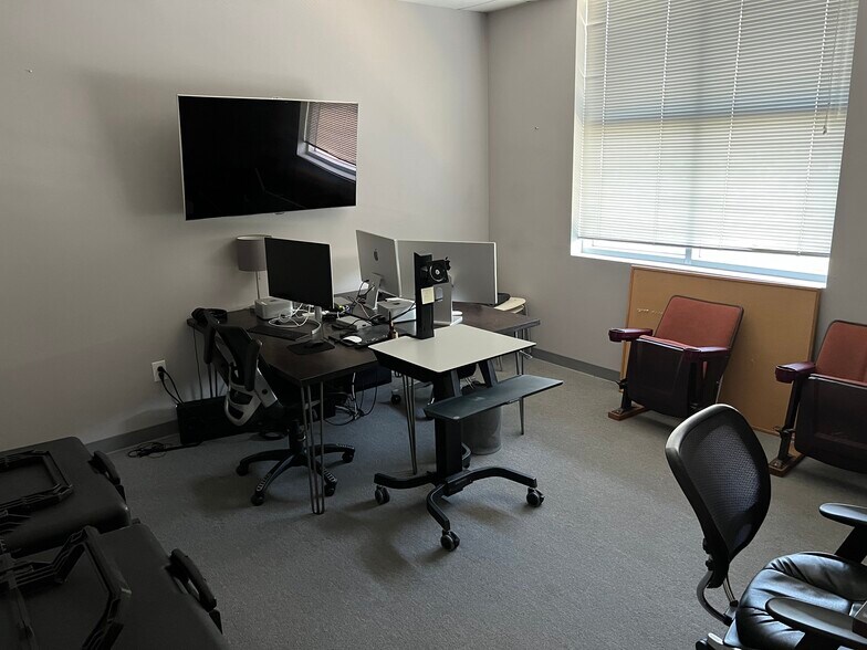 More Photos Of 2710 Media Center Dr, Los Angeles Research And Development For Lease