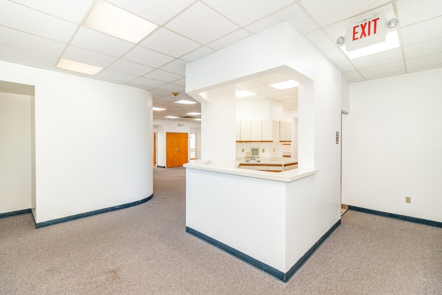 More Photos Of 10190-10198 Springfield Pike, Cincinnati Medical For Sale