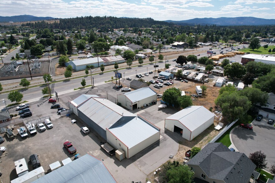 More Photos Of 17809 E Appleway Ave, Spokane Valley Showroom For Sale