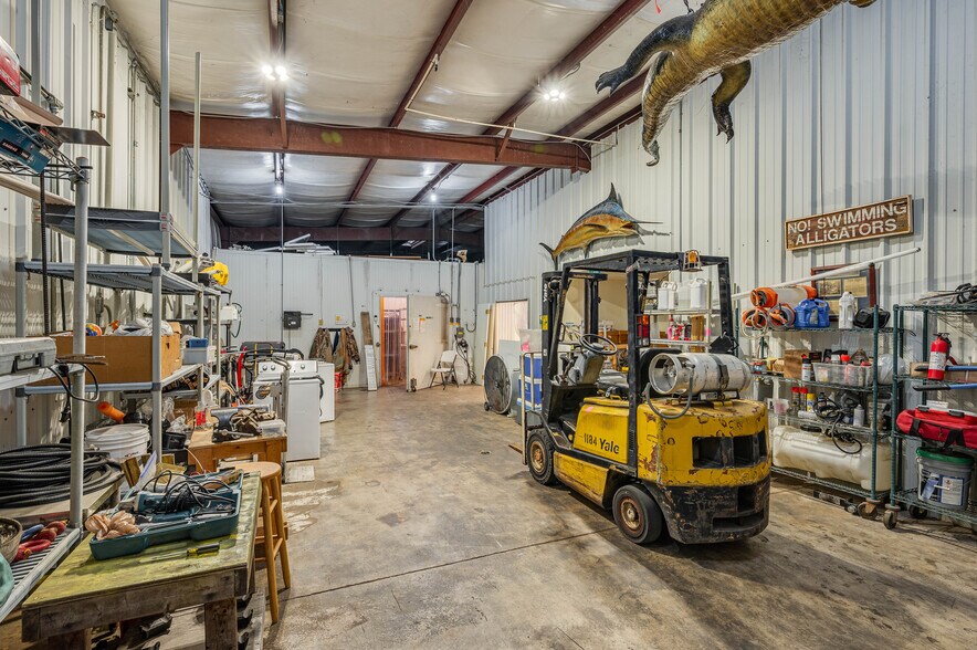 More Photos Of 174 NW 9th ave, Mulberry Distribution For Sale