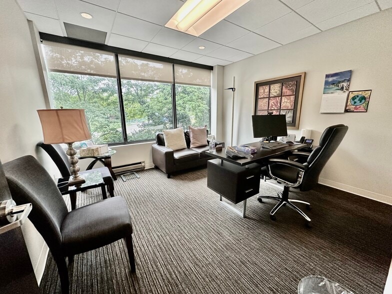 More Photos Of 81 Holly Hill Ln, Greenwich Office For Lease