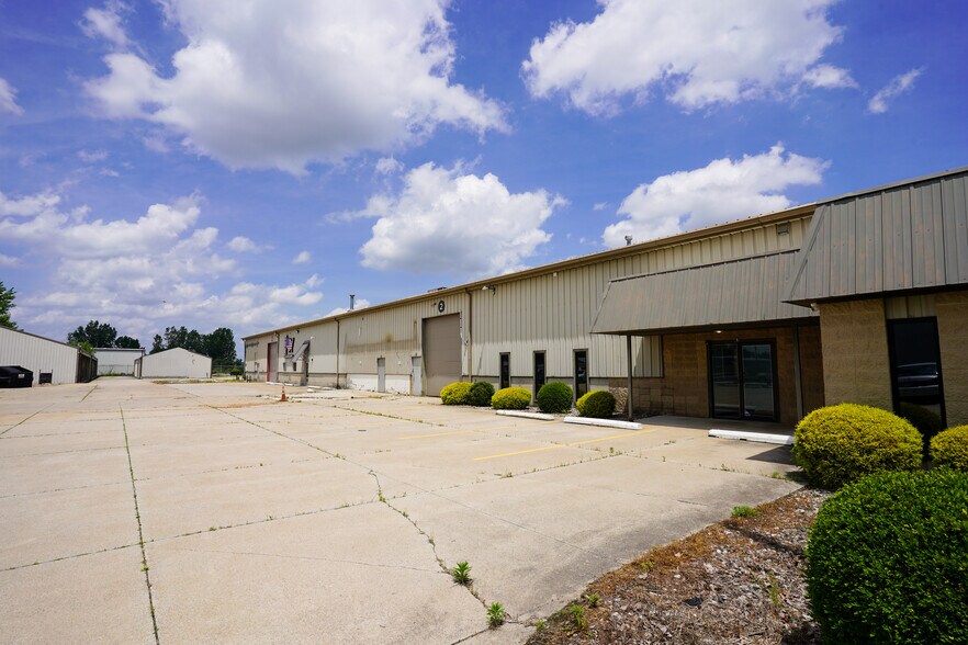 More Photos Of 300 Industrial Dr, Angola Manufacturing For Lease