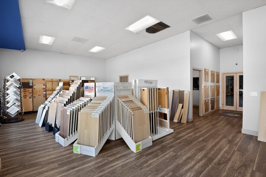 More Photos Of 18314 Sherman Way, Reseda Storefront For Lease