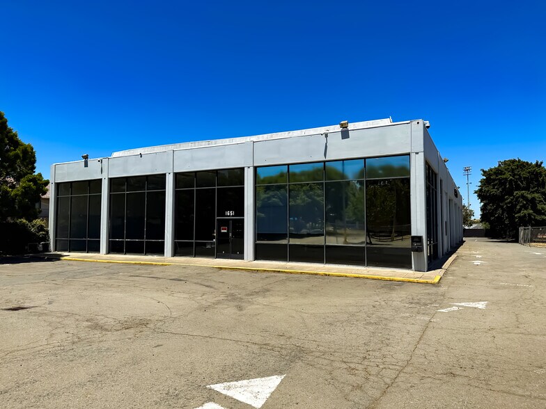 More Photos Of 1651 Concord Ave, Concord Auto Dealership For Sale