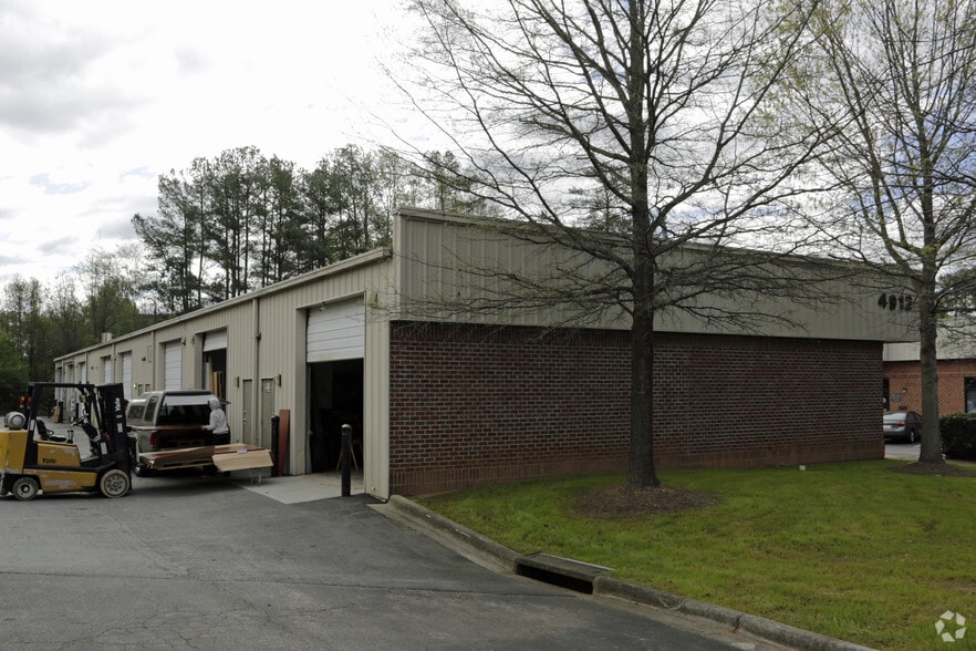 More Photos Of 4912 Alpinis Dr, Raleigh Flex For Lease