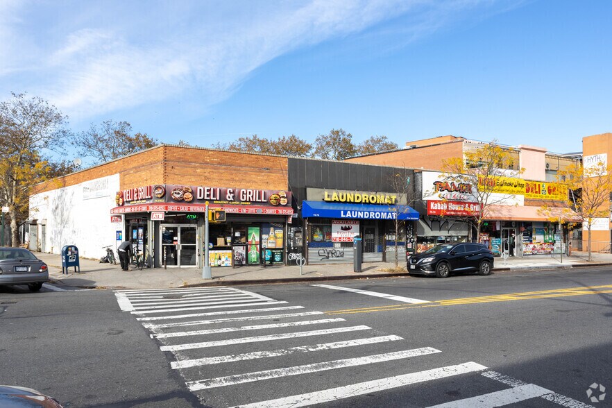 Primary Photo Of 7070-7078 Kissena Blvd, Flushing Storefront For Lease