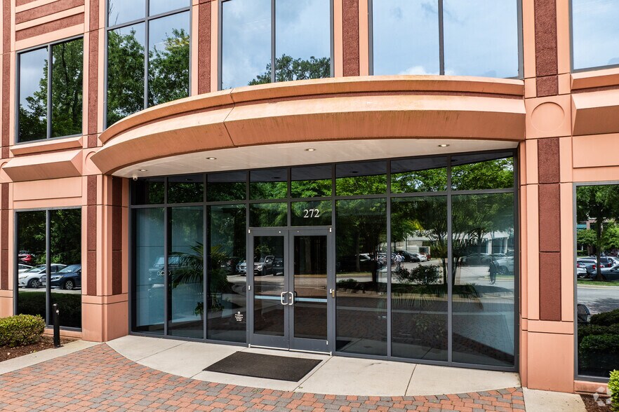 More Photos Of 272 Bendix Rd, Virginia Beach Unknown For Lease