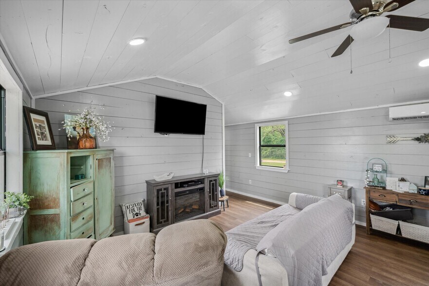 More Photos Of 1972 FM 857, Grand Saline Trailer Camper Park For Sale