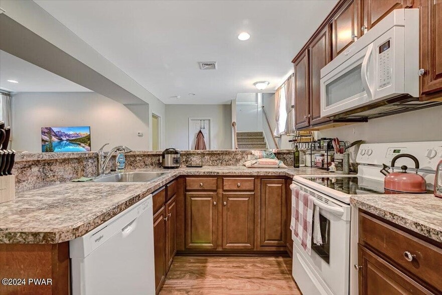 More Photos Of 186 Ledgedale Rd, Lake Ariel Apartments For Sale