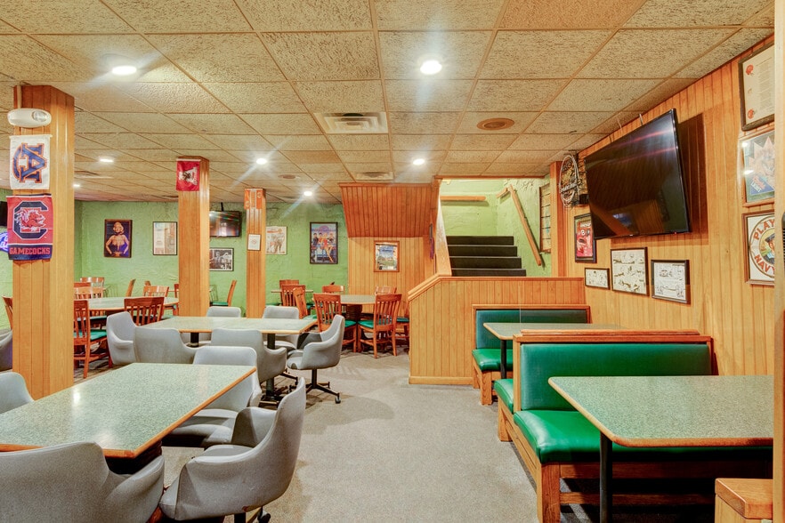 More Photos Of 1702 Park Hill Dr, Gainesville Restaurant For Sale