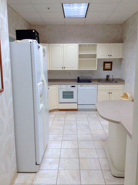 More Photos Of 535 Lipoa Pky, Kihei Office For Lease