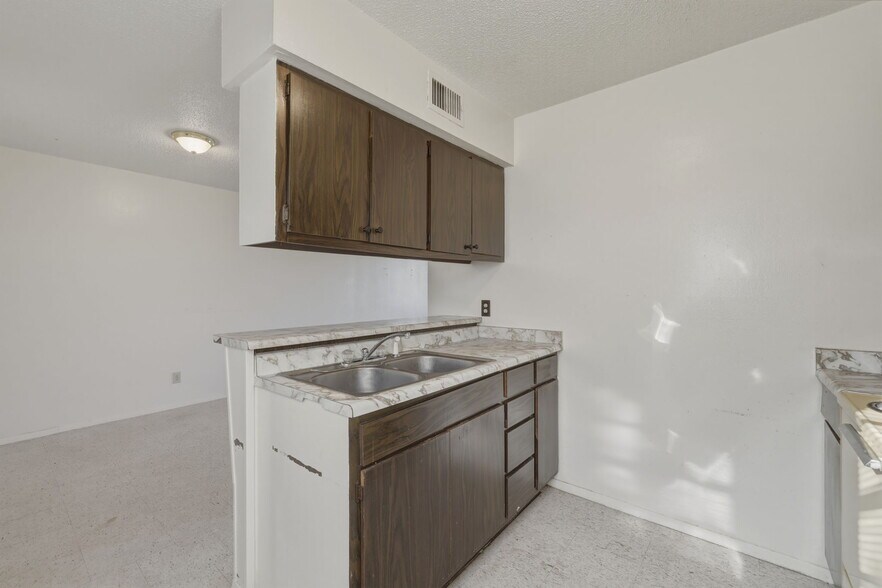 More Photos Of 1728 Pulliam St, San Angelo Apartments For Sale