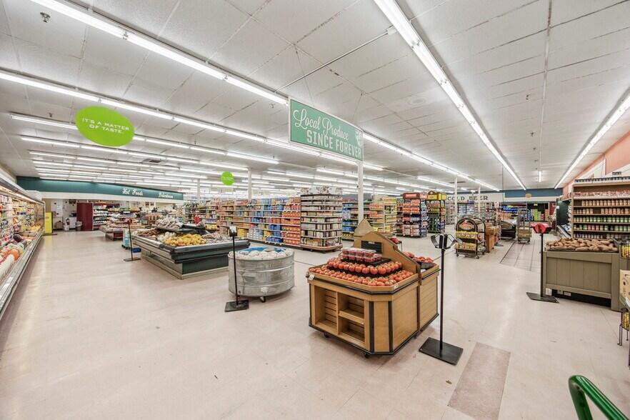 More Photos Of 15 W Ashland St, Andrews Supermarket For Sale