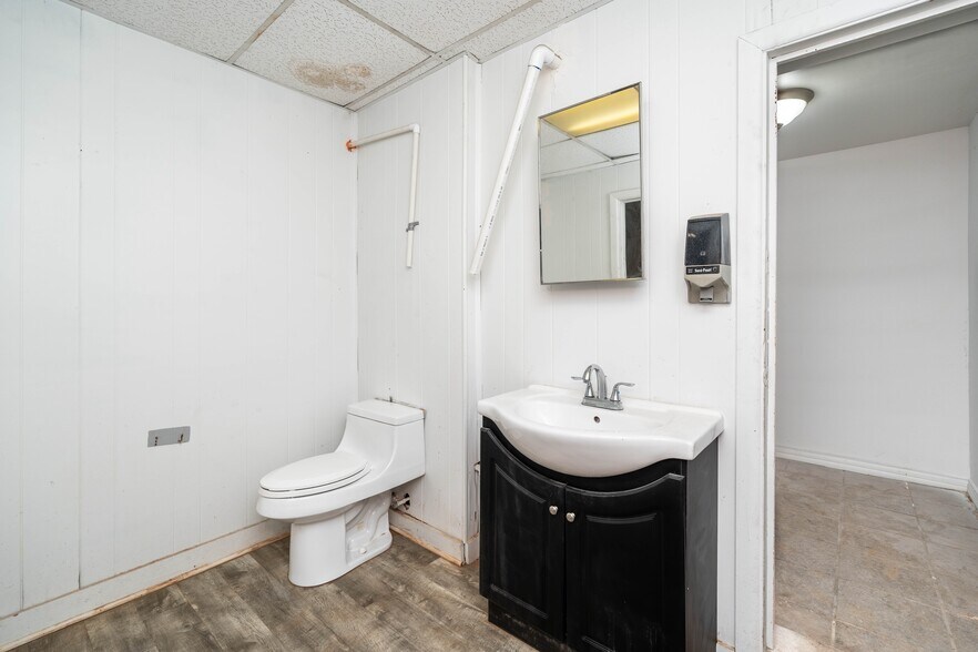 More Photos Of 425 E 58th St, Los Angeles Warehouse For Lease