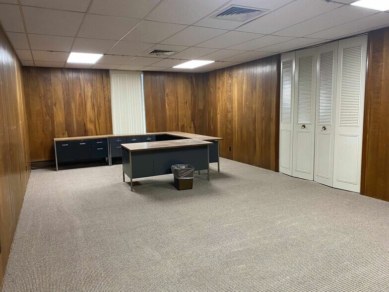 More Photos Of 815 W Sample St, South Bend Truck Terminal For Lease