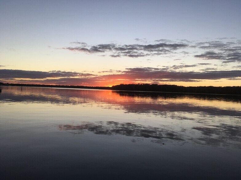 More Photos Of 1001 Front St, Welaka Hotel For Sale