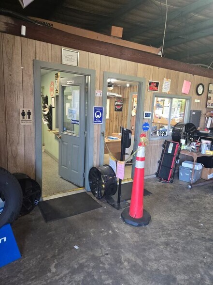 More Photos Of 615 S Monroe St, Ruston Auto Repair For Sale