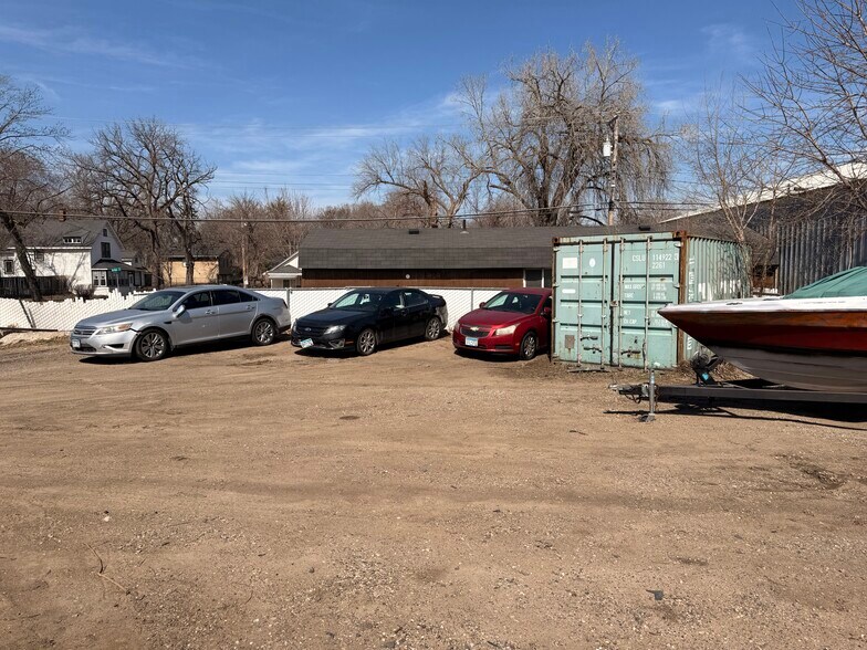 More Photos Of 14 Acker St W, Saint Paul Auto Repair For Lease