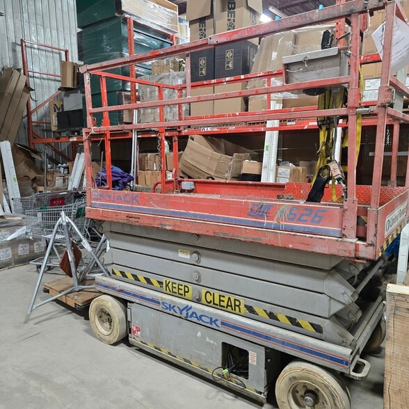 More Photos Of 440 Boul Industriel, St-Eustache Warehouse For Sale