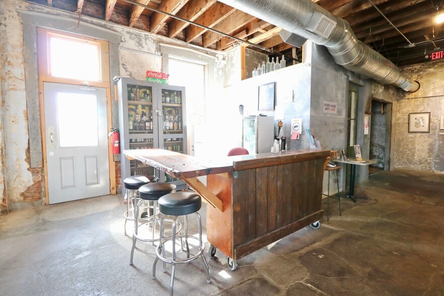 More Photos Of 62 E 7th St, Dubuque General Retail For Sale