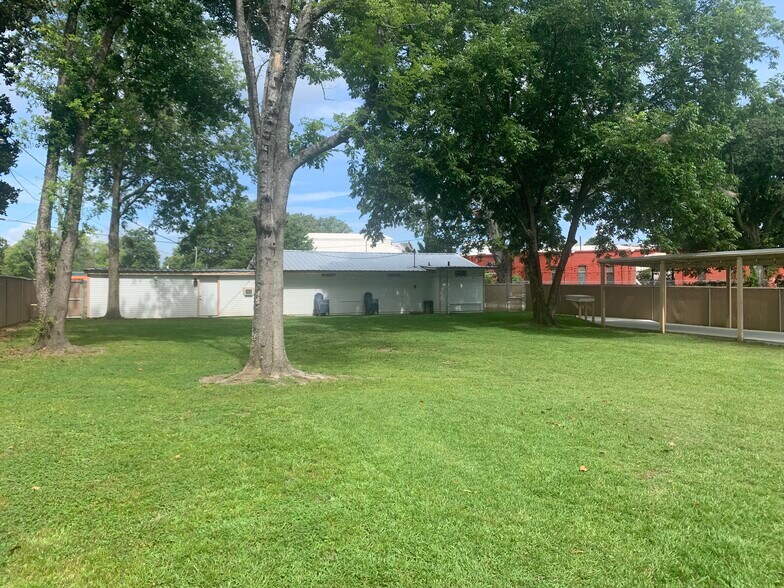 More Photos Of 320 19th St N, Columbus Flex For Lease