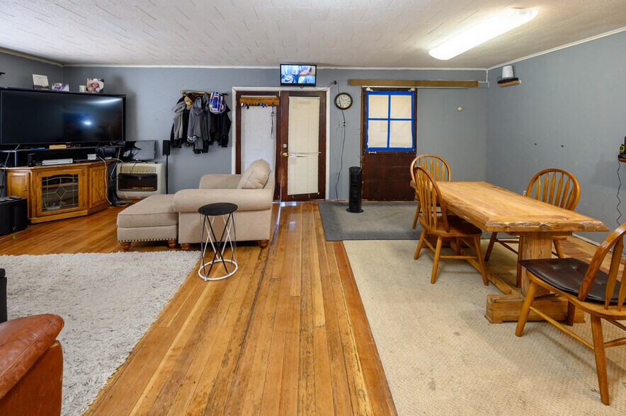 More Photos Of 109455 Highway 97 N, Chemult Hotel For Sale