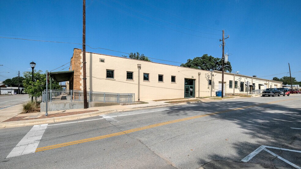 More Photos Of 2302 Main St, Waller Office For Sale