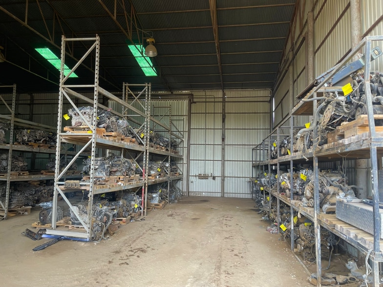 More Photos Of 9901 Jacksboro Hwy, Fort Worth Warehouse For Lease