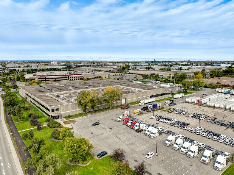 More Photos Of 2001 Boul Des Sources, Pointe-claire Warehouse For Lease