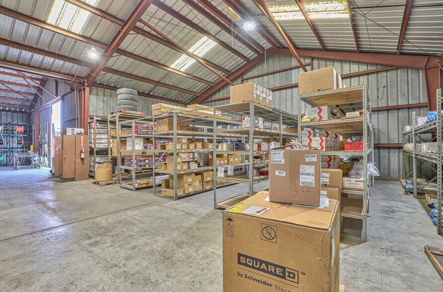 More Photos Of 50 Chamberlain St, Salinas Warehouse For Sale