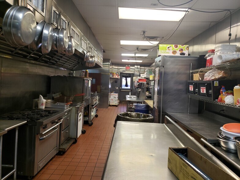 More Photos Of 50 Veterans Dr, Elizabethtown General Retail For Sale