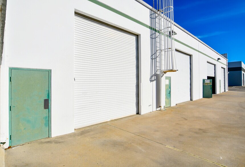 More Photos Of 12170 Tech Center Dr, Poway Manufacturing For Lease