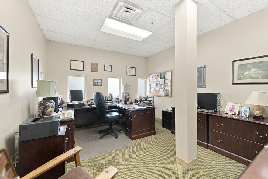 More Photos Of 1354 N Laura St, Jacksonville Office For Sale